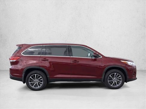Certified 2019 Toyota Highlander XLE FWD image 8