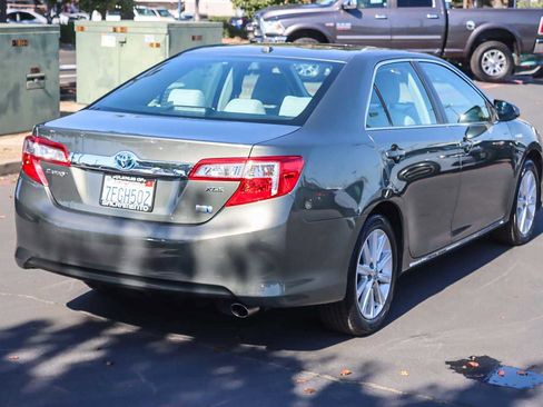 Used 2014 Toyota Camry XLE image 4