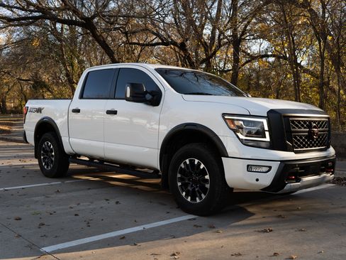 Used 2023 Nissan Titan PRO-4X w/ Pro-4x Convenience Package image 2