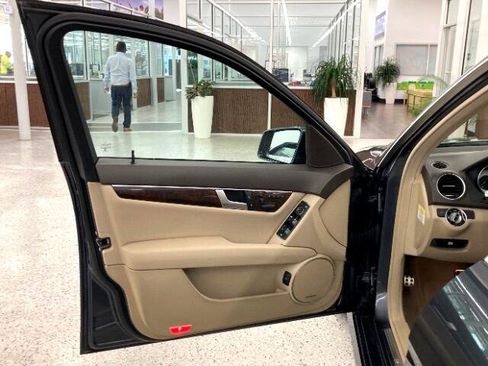 Used 2014 Mercedes-Benz C 300 4MATIC Sedan image 27