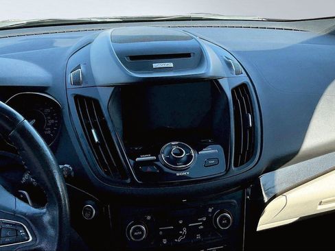 Used 2017 Ford Escape Titanium image 7