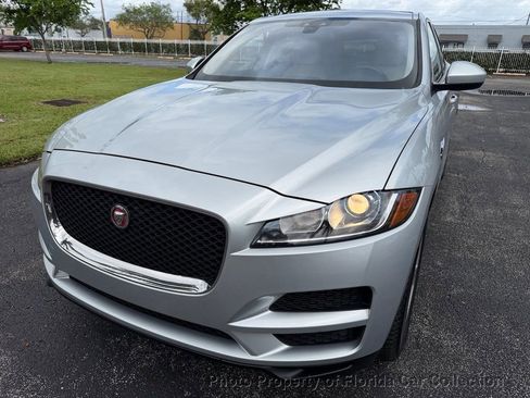 Used 2017 Jaguar F-PACE Premium AWD/4WD image 16