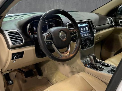 Used 2018 Jeep Grand Cherokee Overland AWD/4WD image 17