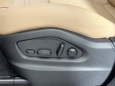 Used 2026 Porsche Cayenne Coupe AWD/4WD image 32