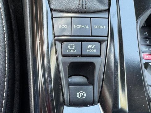 Used 2025 Toyota Camry SE FWD image 21