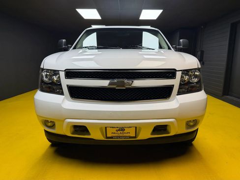 Used 2009 Chevrolet Suburban 2500 LT w/ Skid Plate Package image 2