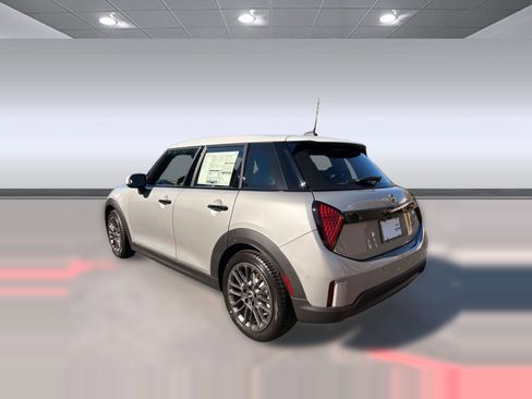 Used 2026 MINI Cooper 4-Door Hardtop FWD image 3