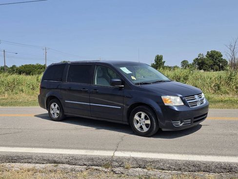 Used 2008 Dodge Grand Caravan SXT FWD image 1