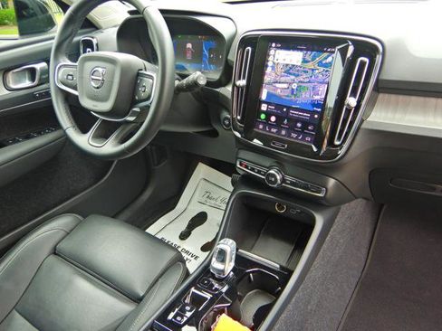 Used 2025 Volvo XC40 B5 Plus AWD/4WD image 5