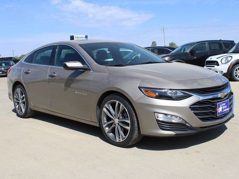 Used 2023 Chevrolet Malibu LT w/ Driver Confidence Package image 3