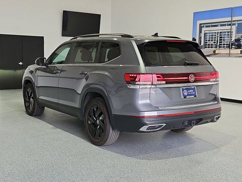 Certified 2024 Volkswagen Atlas SE w/ Panoramic Sunroof Package FWD image 6