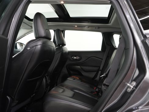 Used 2021 Jeep Cherokee Trailhawk w/ Sun, Sound & Nav Group AWD/4WD image 18