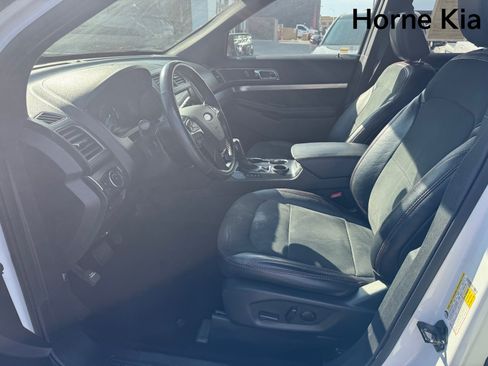 Used 2019 Ford Explorer XLT w/ Equipment Group 202A FWD image 10