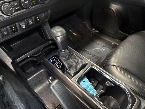 Used 2019 Toyota Tacoma TRD Off-Road AWD/4WD image 22