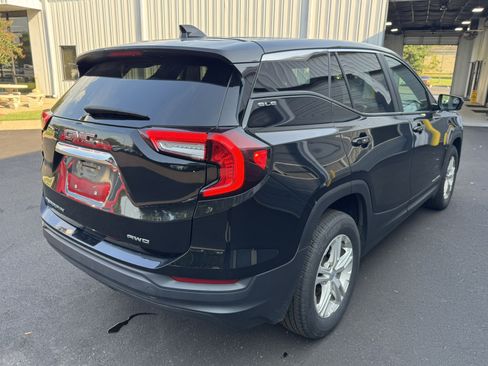 Used 2024 GMC Terrain SLE AWD/4WD image 5