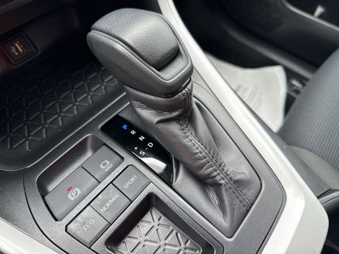 Certified 2025 Toyota RAV4 LE FWD image 21
