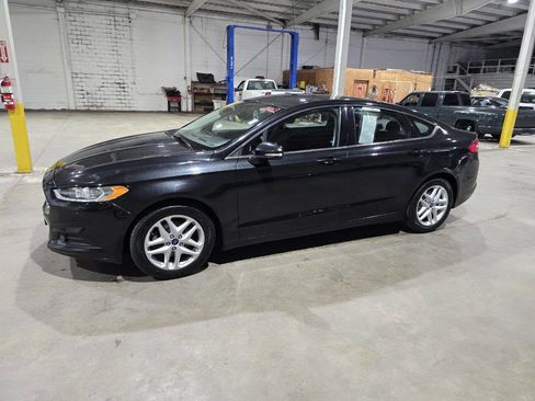 Used 2014 Ford Fusion SE FWD image 3