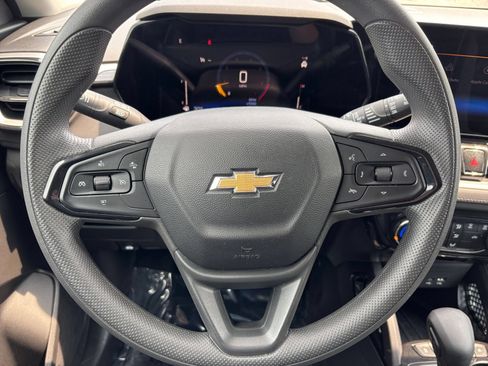 Used 2025 Chevrolet TrailBlazer LT FWD image 23