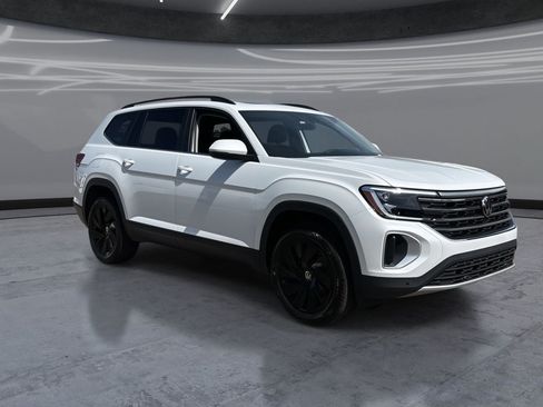 New 2026 Volkswagen Atlas SE FWD image 2