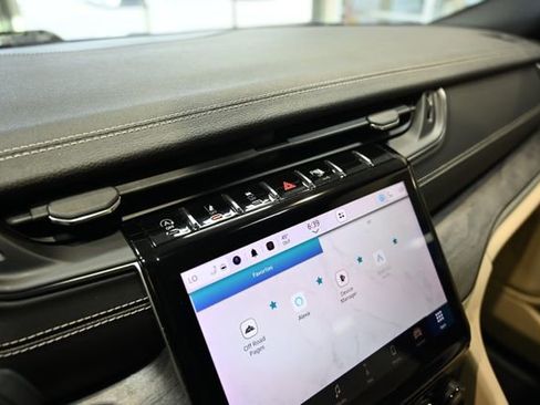 Used 2023 Jeep Grand Cherokee L Limited image 22