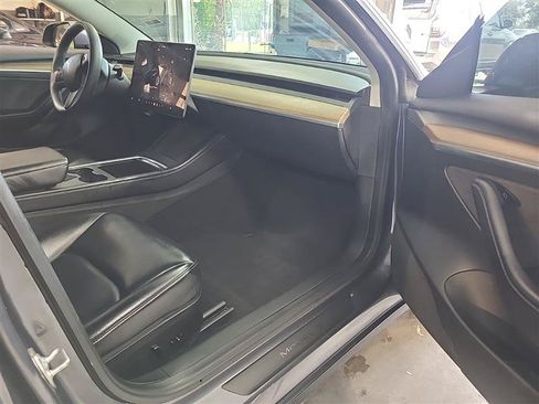 Used 2022 Tesla Model 3 Standard Range RWD image 5