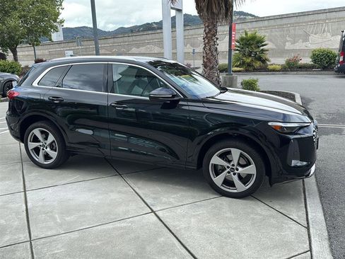 Used 2025 Audi Q5 Premium Plus w/ Premium Plus image 5