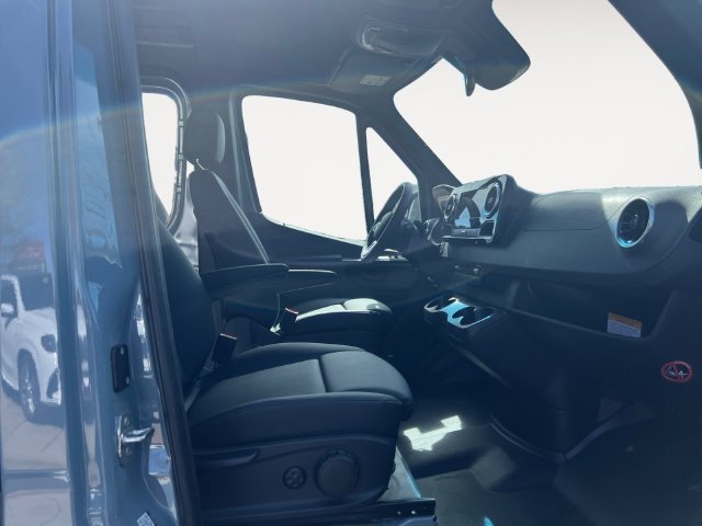 Used 2024 Mercedes-Benz Sprinter 2500 image 13
