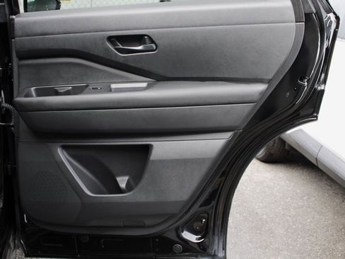 Certified 2024 Nissan Pathfinder S image 17