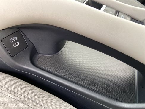 Used 2024 Honda HR-V LX image 36