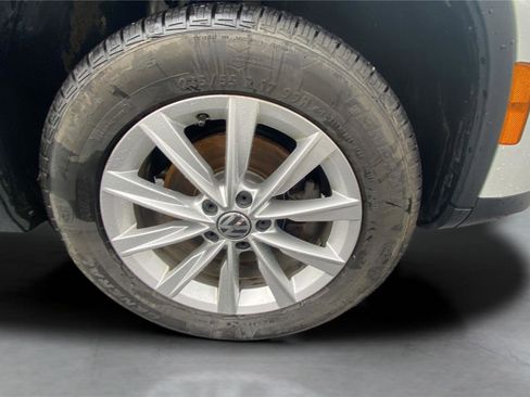 Used 2017 Volkswagen Tiguan S image 34