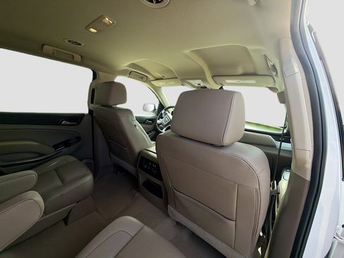 Used 2019 GMC Yukon SLT w/ Premium Edition image 29