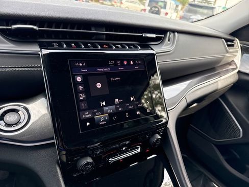 Used 2022 Jeep Grand Cherokee Laredo w/ Luxury Tech Group I image 31