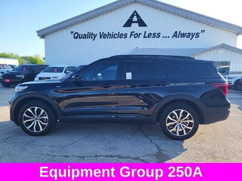 Used 2023 Ford Explorer ST-Line w/ Class IV Trailer Tow Package AWD/4WD image 32