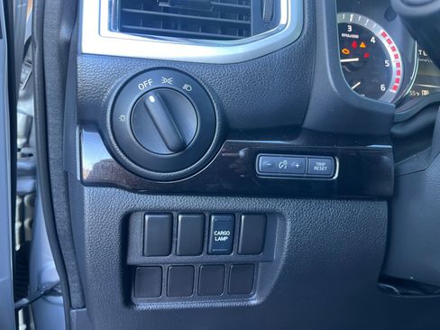 Used 2017 Nissan Titan SV image 33