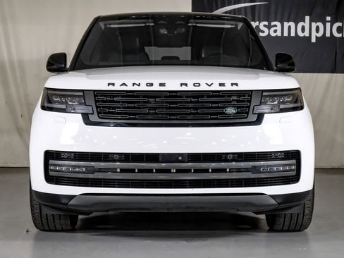 Used 2024 Land Rover Range Rover SE image 3