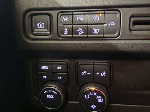 Used 2022 Chevrolet Tahoe Z71 w/ Luxury Package AWD/4WD image 38