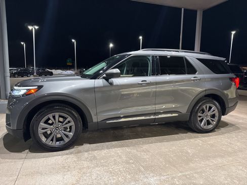 Certified 2025 Ford Explorer Active w/ Active Comfort Package image 4