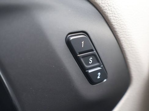 Used 2023 Chrysler Pacifica Touring-L FWD image 48