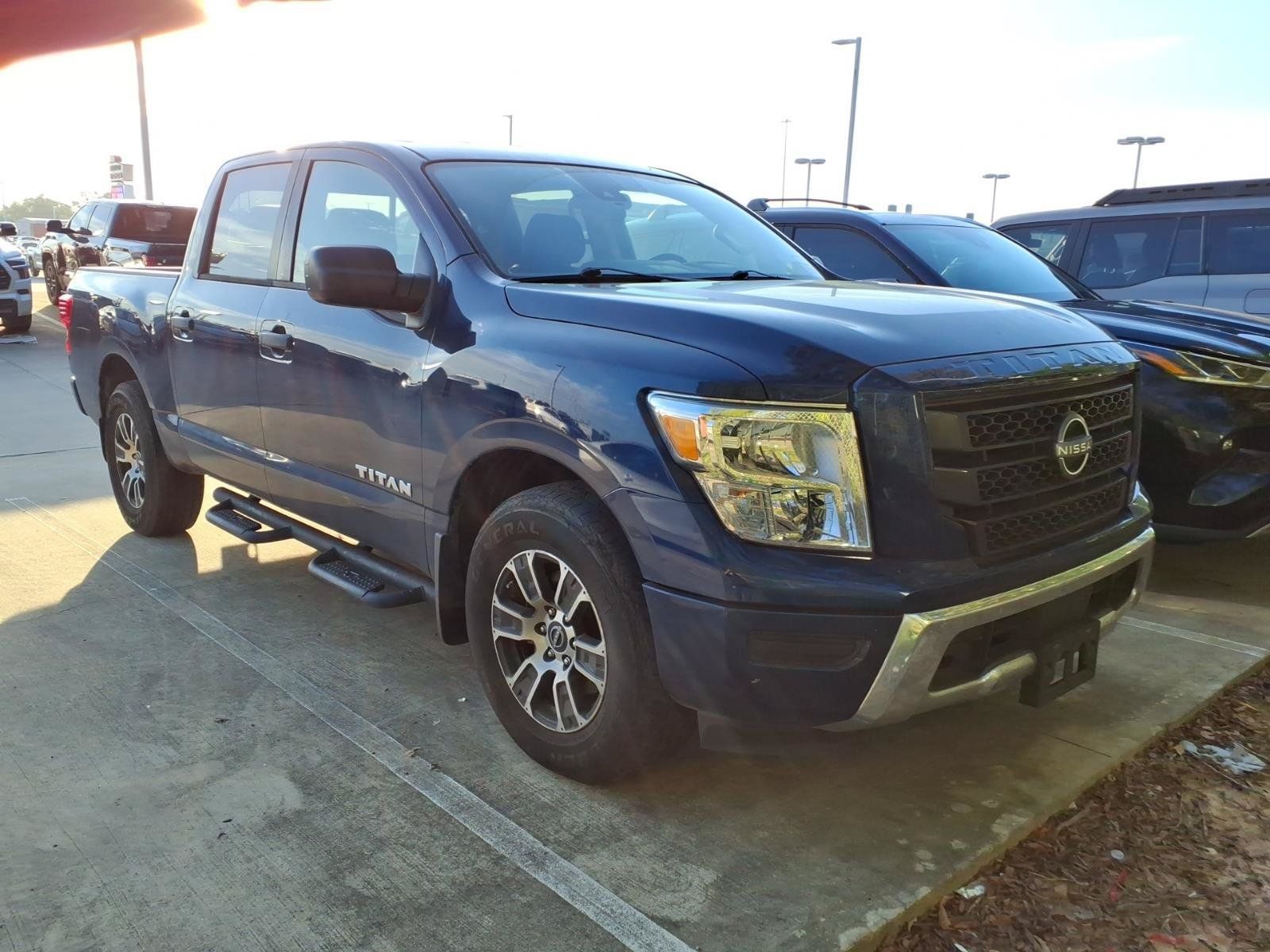 Used 2023 Nissan Titan SV w/ Accessory Utility Package RWD image 1