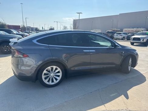 Used 2020 Tesla Model X Long Range image 3