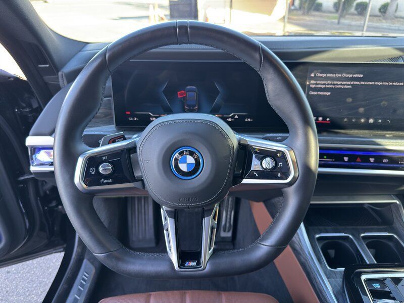 Used 2025 BMW i7 eDrive50 w/ M Sport Package RWD image 28