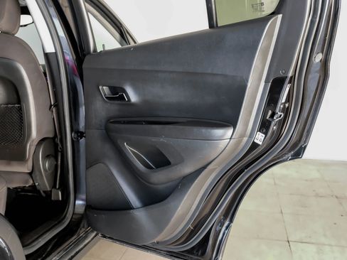 Used 2020 Chevrolet Trax LS w/ Tint and Cruise Package image 40