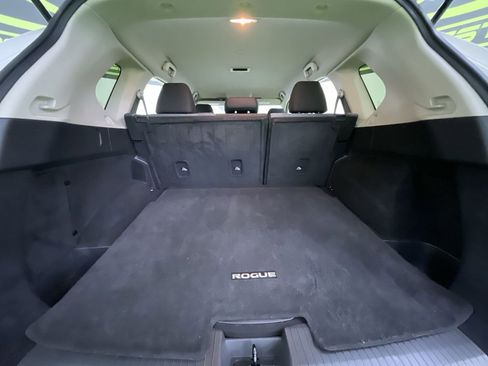 Used 2023 Nissan Rogue SV image 26