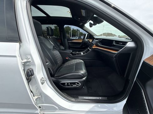 Used 2022 Jeep Grand Cherokee Summit AWD/4WD image 27