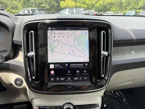 Certified 2025 Volvo XC40 B5 Ultra AWD/4WD image 24