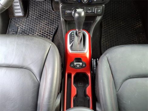 Used 2021 Jeep Renegade Trailhawk image 24