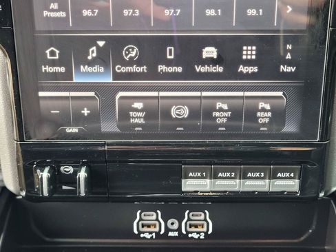 Used 2025 RAM 3500 Laramie AWD/4WD image 16