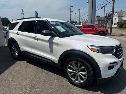 Certified 2023 Ford Explorer XLT w/ Equipment Group 202A AWD/4WD image 4