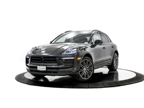 Certified 2024 Porsche Macan AWD/4WD image 1