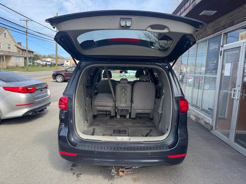 Used 2016 Kia Sedona LX w/ LX Convenience Package image 16